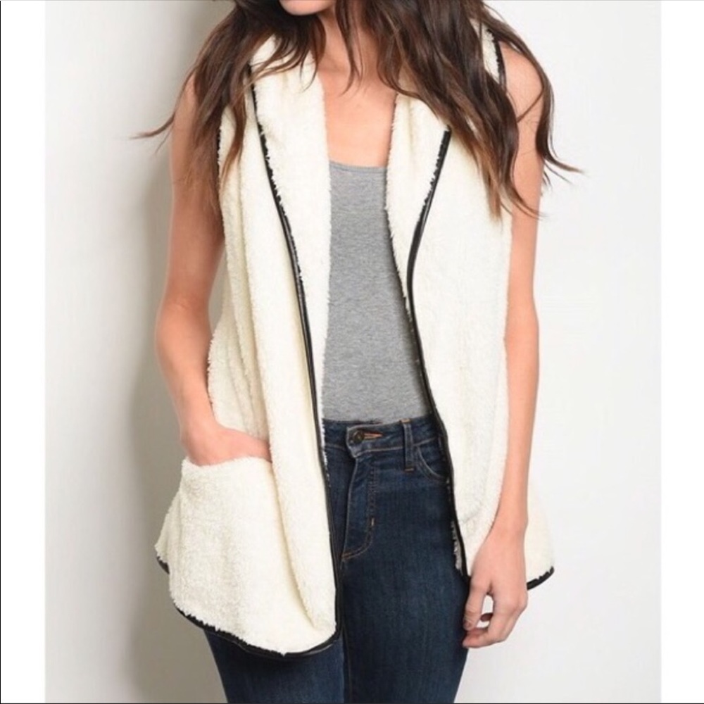 NEW! SHERPA VEST IN A SIZE LARGE